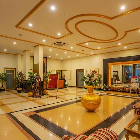 Hotel The Grand Regency Rajkot Exterior foto