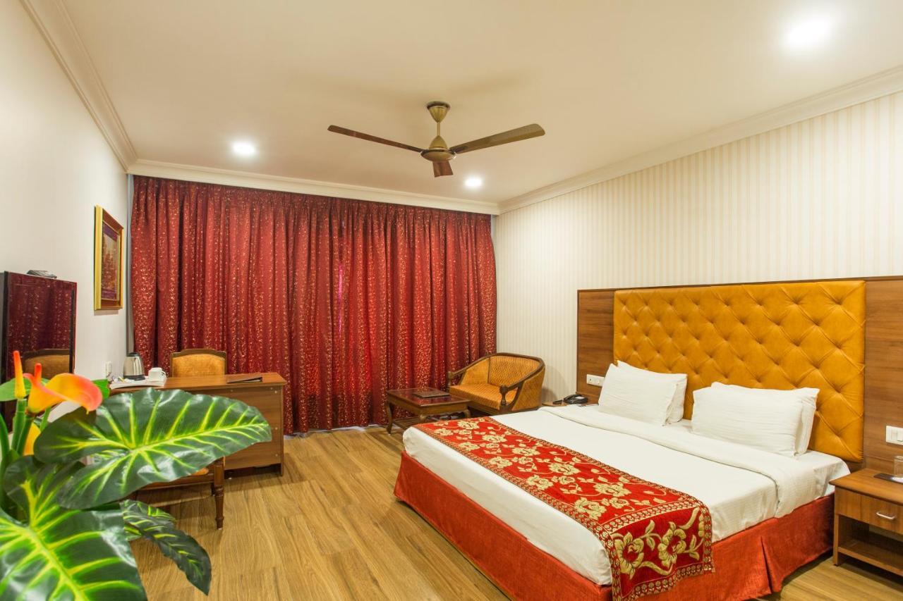 Hotel The Grand Regency Rajkot Exterior foto