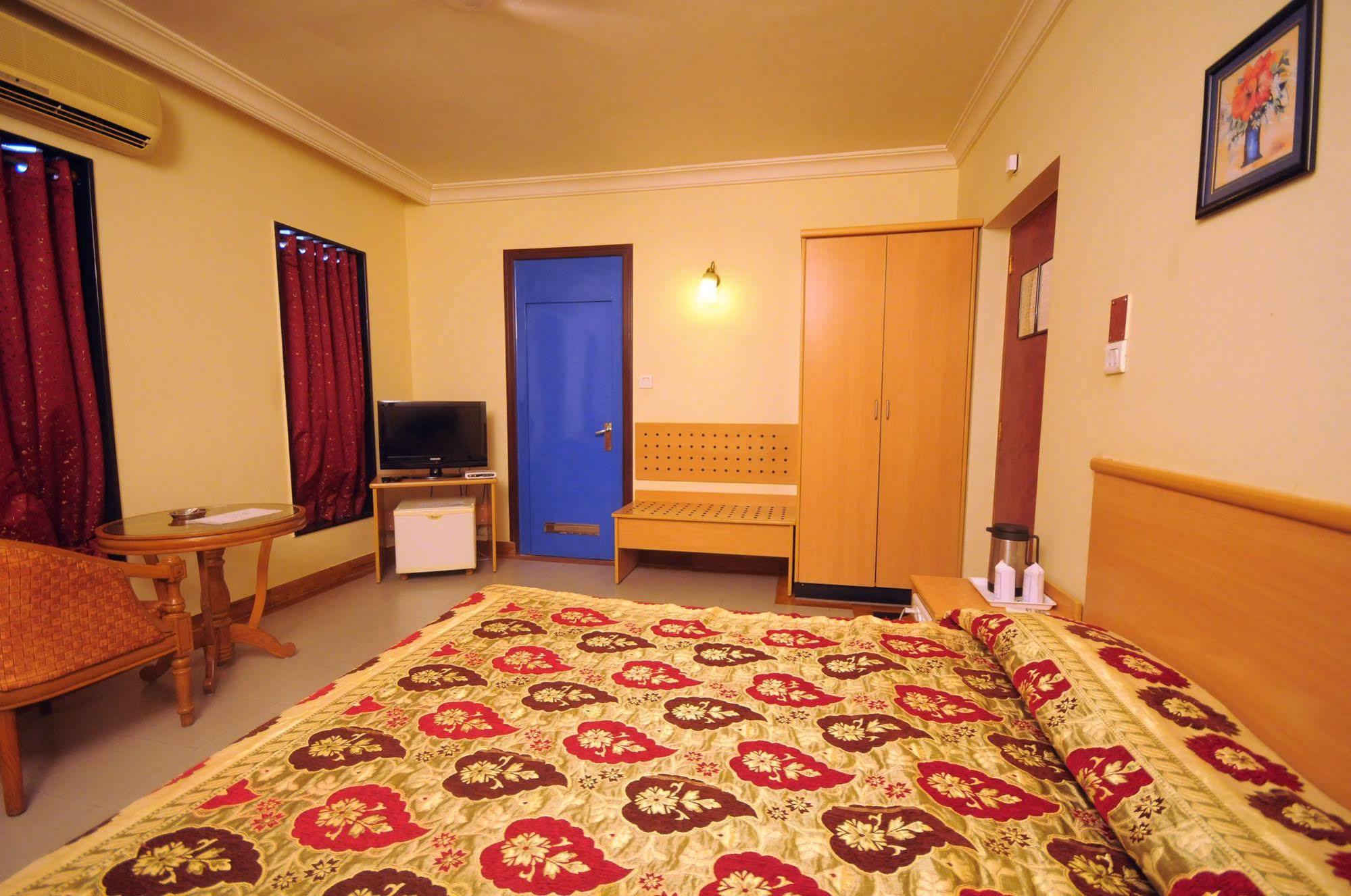 Hotel The Grand Regency Rajkot Exterior foto