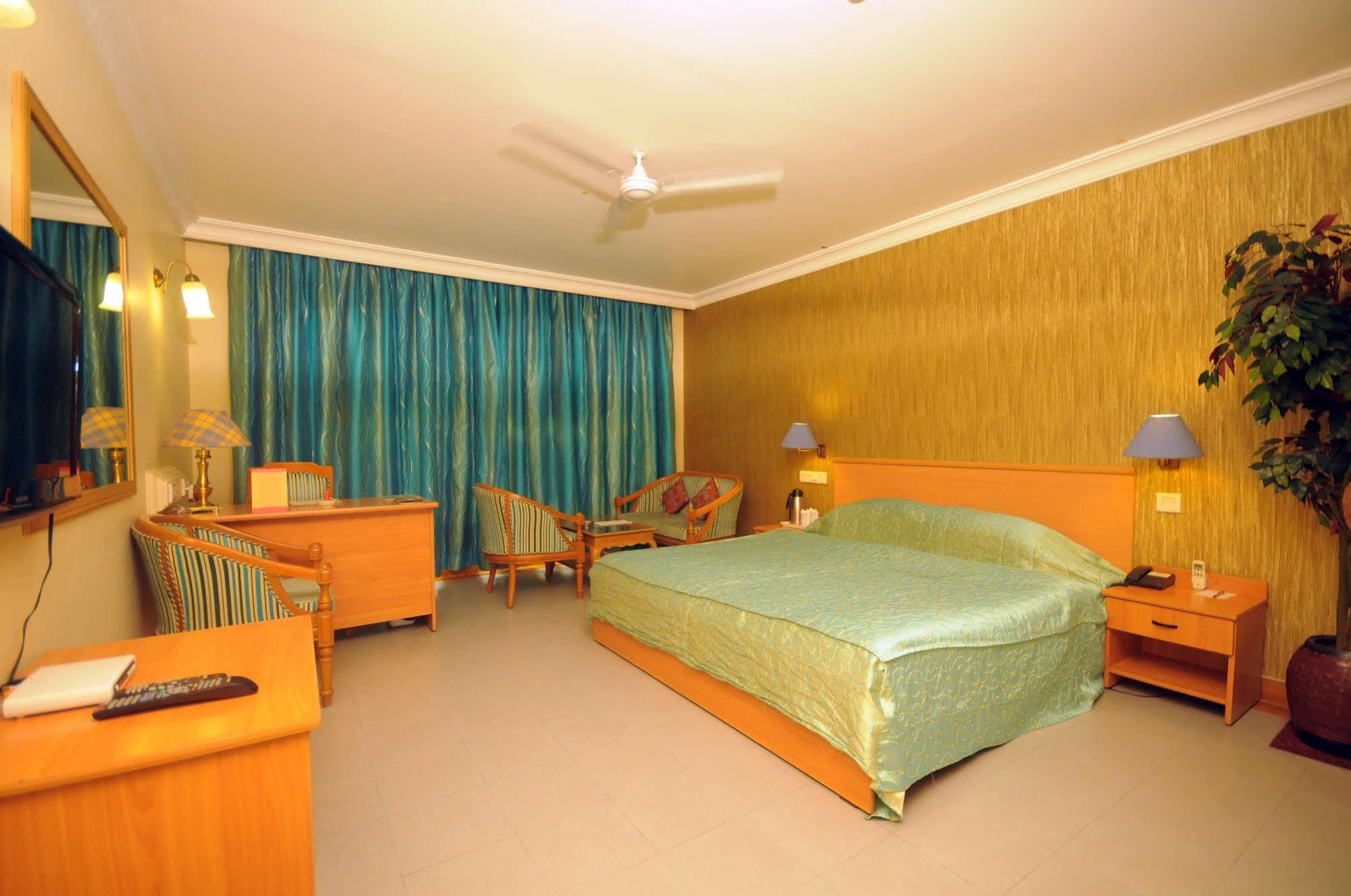 Hotel The Grand Regency Rajkot Exterior foto