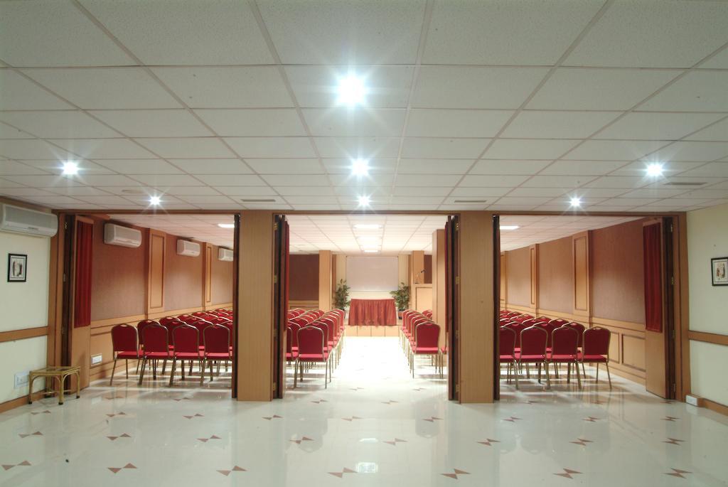 Hotel The Grand Regency Rajkot Exterior foto